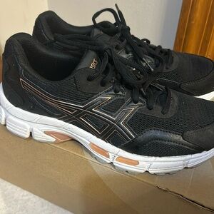 Asics Gel MC gym shoes size 8 rose gold